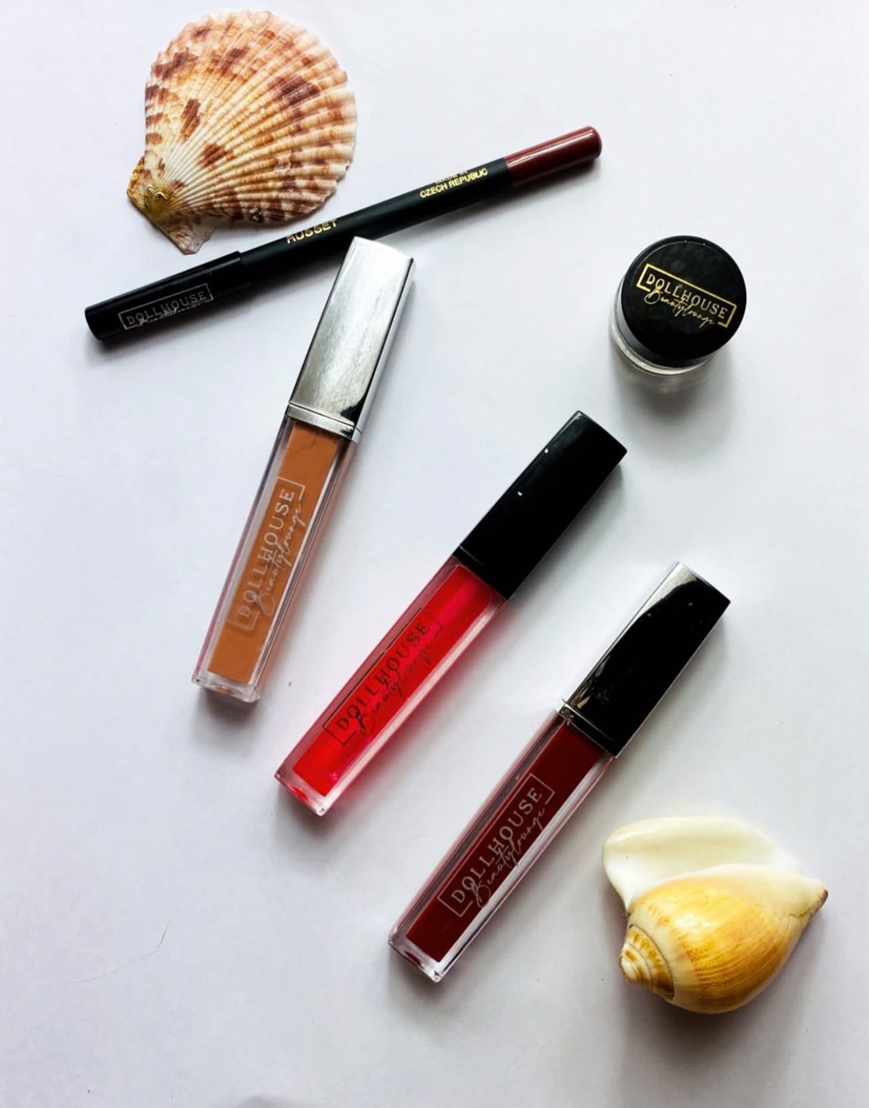 Dollhouse lip cosmetics: lip glosses and lip liner with seashells